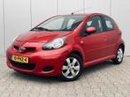 Toyota Aygo 1.0-12V Aspiration Red Navigator, Voorwielaandrijving, Euro 5, Gebruikt, Metallic lak