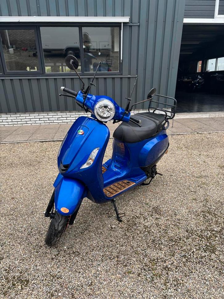 Nipponia Diva Scooter 2020 - rond de 1000km gelopen, Fietsen en Brommers, Brommeronderdelen | Scooters, Gebruikt, Overige merken
