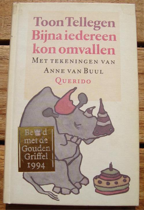 Bijna iedereen kon omvallen - Toon Tellegen - hc, Boeken, Kinderboeken | Jeugd | onder 10 jaar, Gelezen, Ophalen of Verzenden