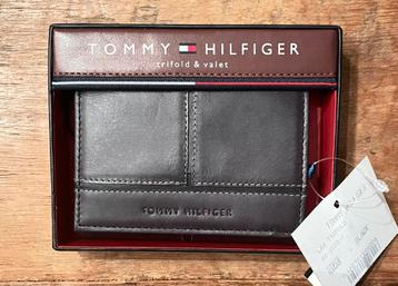 Tommy Hilfiger portemonnee beschikbaar voor biedingen