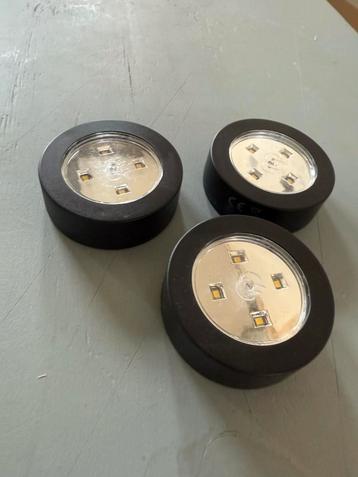 Set van 3 LED pucklampen / Set of 3 LED puck lights beschikbaar voor biedingen