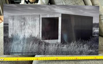 Two black and white photographs printed on metal beschikbaar voor biedingen