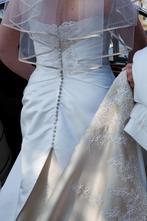 Trouwjurk met sleep, hoepel en sluier, Ophalen, Zo goed als nieuw, Wit, Trouwjurk