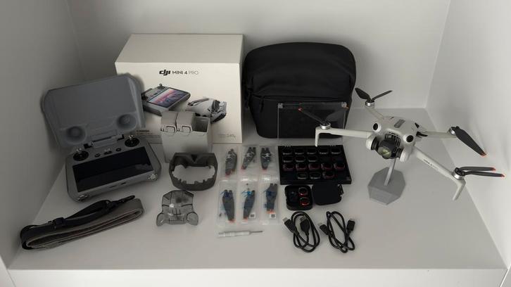 DJI Mini 4 Pro Fly More Combo, Audio, Tv en Foto, Drones, Zo goed als nieuw, Ophalen of Verzenden