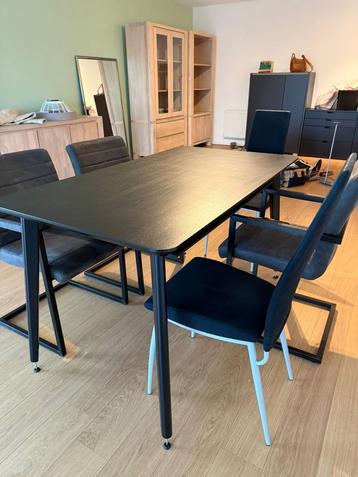 Eethoek met 5 stoelen, ophalen voor vrijdag beschikbaar voor biedingen