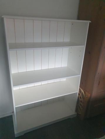 Witte boekenkast 