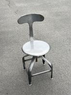 Vintage industriële ijzeren stoel, Huis en Inrichting, Barkrukken, 1 kruk, Ophalen, Zo goed als nieuw, 60 tot 90 cm