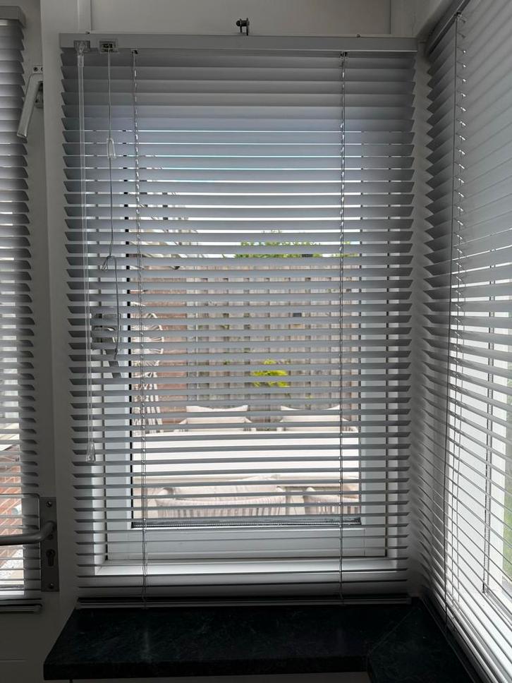 Grijze aluminium jaloezieën - 61x101cm, Huis en Inrichting, Stoffering | Gordijnen en Lamellen, Zo goed als nieuw, 100 tot 150 cm