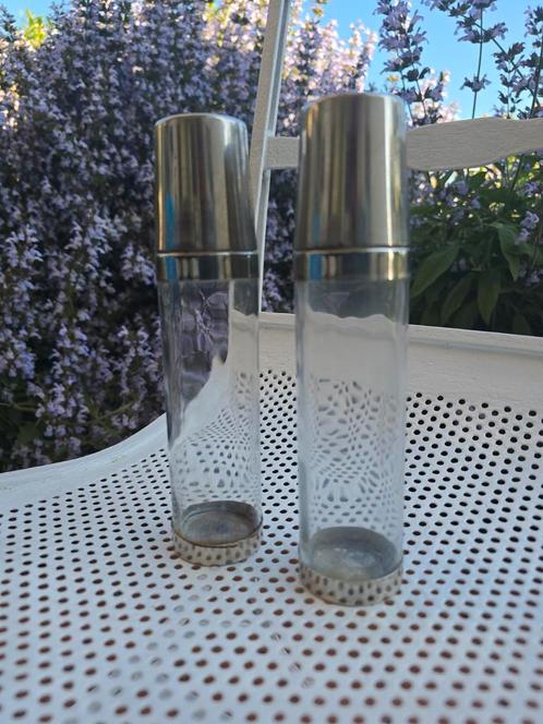 Set van 2 glazen met zilveren reis flessen met bekertjes €39, Antiek en Kunst, Antiek | Glas en Kristal, Ophalen of Verzenden