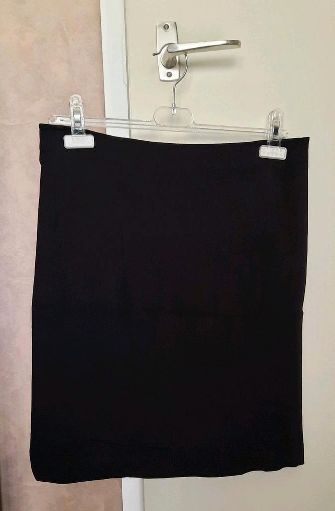 Nette rok maat M, Kleding | Dames, Rokken, Zwart, Knielengte, Ophalen of Verzenden