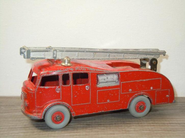 Commer Fire Engine - Dinky SuperToys 555 England, Hobby en Vrije tijd, Modelauto's | 1:43, Gebruikt, Bus of Vrachtwagen, Dinky Toys