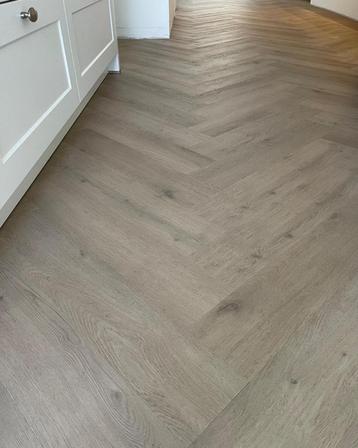 VISGRAAT PVC-VLOER VANAF € 60, INCL. EGALISEREN EN LEGGEN. beschikbaar voor biedingen