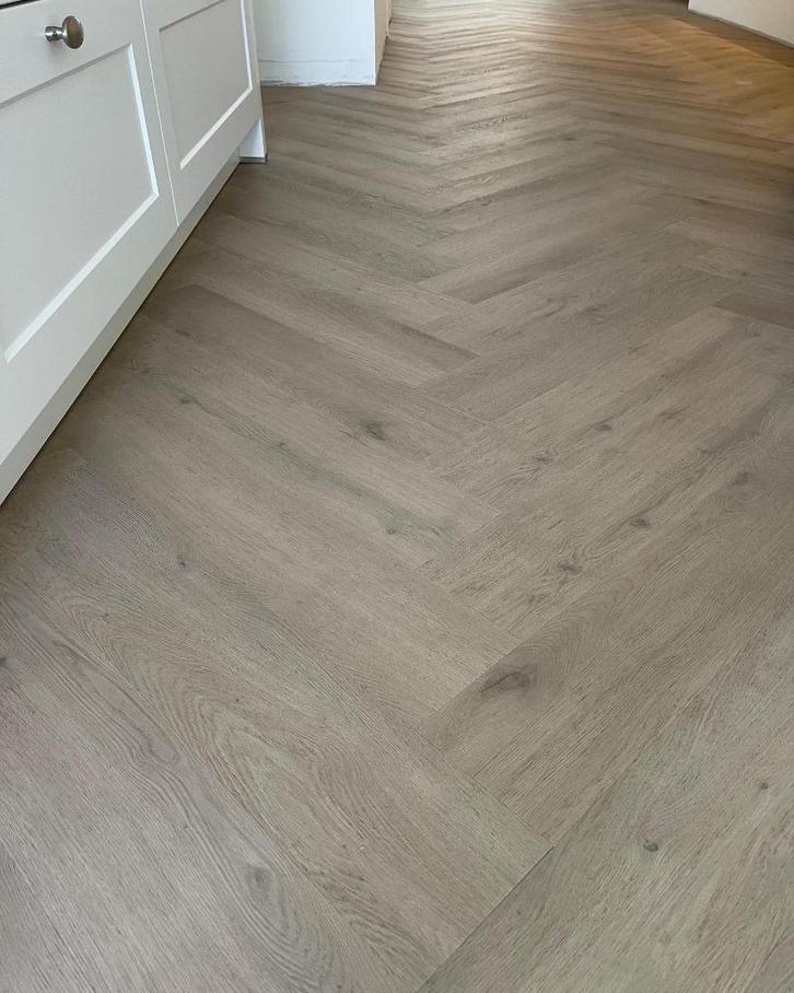 VISGRAAT PVC-VLOER VANAF € 60, INCL. EGALISEREN EN LEGGEN., Huis en Inrichting, Stoffering | Vloerbedekking, Nieuw, Overige typen