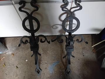 2x Zwaar smeedijzeren decoratief ornament beschikbaar voor biedingen