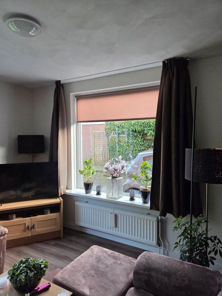 Te koop: 2 Nieuwe gordijnen., Huis en Inrichting, Stoffering | Gordijnen en Lamellen, Nieuw, 150 tot 200 cm, 200 cm of meer, Bruin