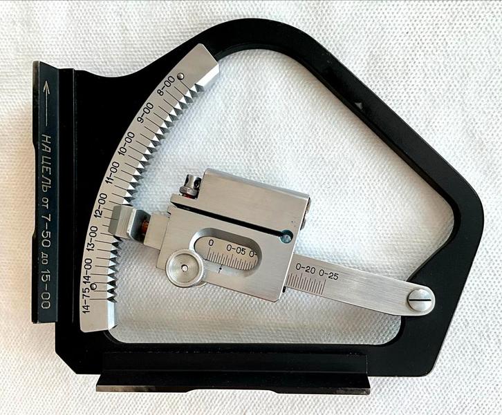 Russische Hoekmeter DDR NVA, Verzamelen, Militaria | Algemeen, Landmacht, Overige typen, Overige gebieden, Ophalen of Verzenden