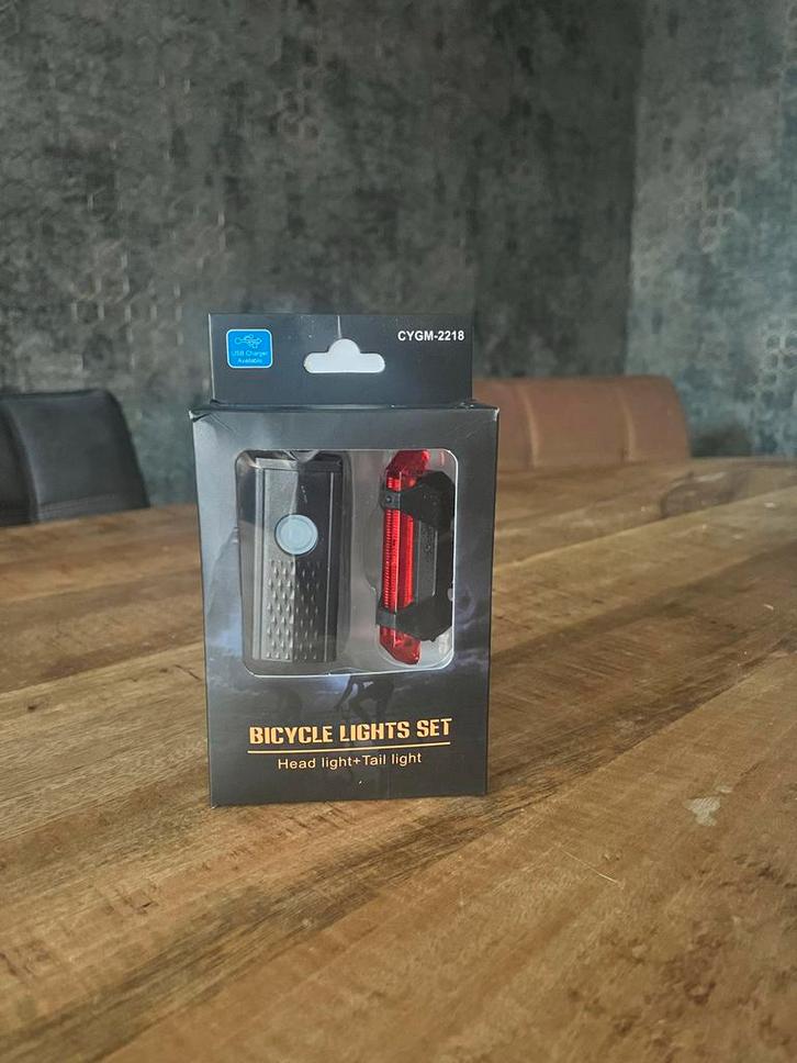 Mooie Fietslampen Set - Voor & Achter, Fietsen en Brommers, Fietsaccessoires | Fietsverlichting, Verlichtingsset, Nieuw, Accu