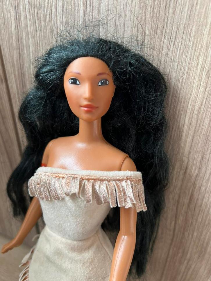 Pocahontas barbie, Verzamelen, Poppen, Gebruikt, Pop, Ophalen of Verzenden
