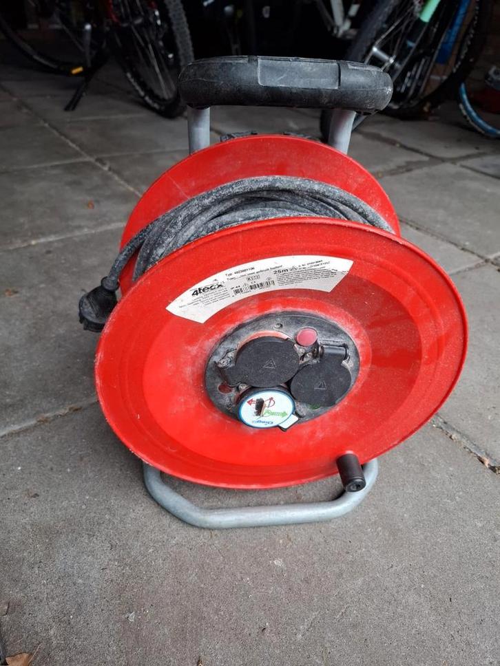 Kabel haspel 25m, 4Tecx, IP 44 3 x 1,5 mm2, Doe-het-zelf en Verbouw, Elektra en Kabels, Gebruikt, Kabel of Snoer, Ophalen