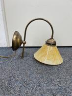 Antieke Wandlamp met Glazen Kap 32x28cm 20cm KapDiameter, Ophalen