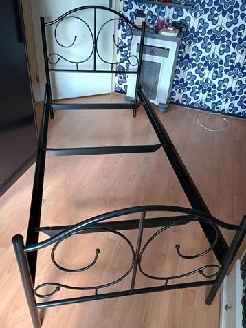 Prachtige zwart metalen meiden bed 90x200 beschikbaar voor biedingen