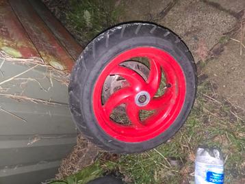 DD gilera runner voor en achtervelg beschikbaar voor biedingen