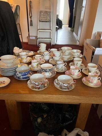 Prachtig Porseleinen Servies Set beschikbaar voor biedingen