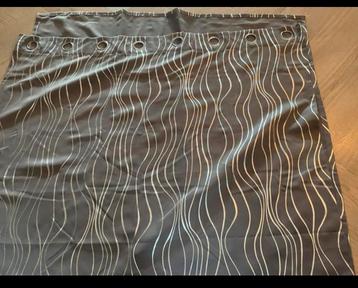 Enkel grijs ring gordijn beschikbaar voor biedingen