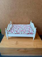 Bed met matras - 16x12cm - hout, Ophalen of Verzenden, Zo goed als nieuw, Poppenhuis