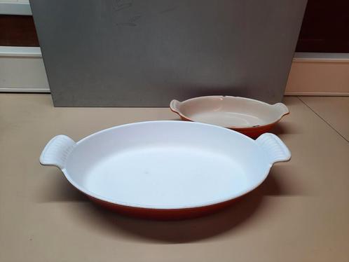 le Creuset vintage oranje gietijzeren ovenschaal mt 20 en 28, Huis en Inrichting, Keuken | Potten en Pannen, Gebruikt, Overige typen