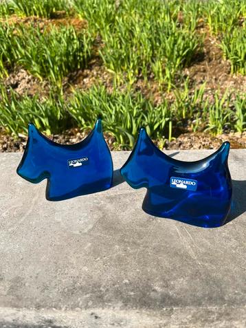 Set van 2 iconische Leonardo blauwe honden glasfiguren 90s beschikbaar voor biedingen