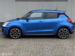 Suzuki Swift 1.4 Sport 140PK Camera Navi ACC RIJKLAAR, Auto's, Suzuki, Gebruikt, Zwart, 4 cilinders, Blauw