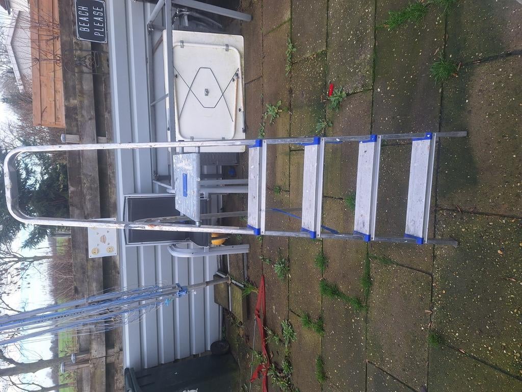 Trapje, Ophalen, Zo goed als nieuw, Minder dan 2 meter