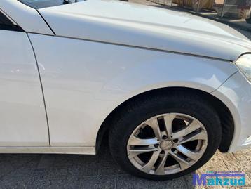 MERCEDES C klasse W204 wit 149 rechts voorscherm 2011-2014 beschikbaar voor biedingen