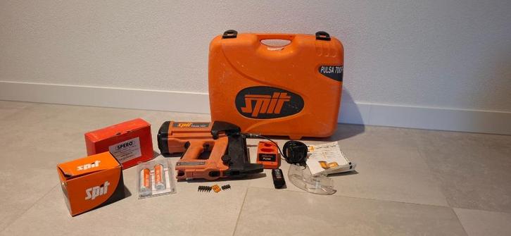 Spit Pulsa 700P nagelapparaat / schiethamer op drijfstof set, Doe-het-zelf en Verbouw, Gereedschap | Handgereedschap, Gebruikt