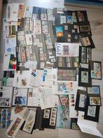 D05 doos met heel veel materiaal deel 1/2, Postzegels en Munten, Postzegels | Volle albums en Verzamelingen, Ophalen of Verzenden