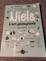 Niels & het Geldmysterie - Karin Merkus, Ophalen of Verzenden, Zo goed als nieuw, Karin Merkus, Fictie algemeen