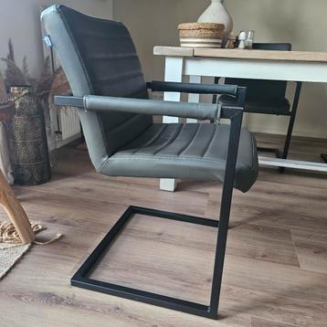 Eetkamerstoelen x 4 van echt leer - Industrieel beschikbaar voor biedingen
