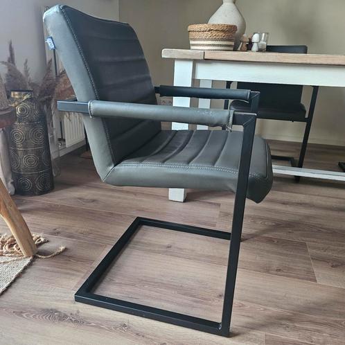 Eetkamerstoelen x 4 van echt leer - Industrieel, Huis en Inrichting, Stoelen, Zo goed als nieuw, Leer, Ophalen