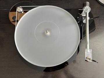 Roksan Radius 5 platenspeler / Ortofon Cadenza Bronze beschikbaar voor biedingen