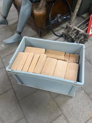 Houten blokken blokjesvoetbal gymzaal speelblokken beschikbaar voor biedingen