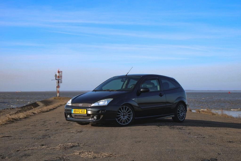 Ford Focus 2.0 I Trend 3D 2000 Zwart (NIEUWE APK), Auto's, Zwart, 4 cilinders, 610 kg, 1200 kg