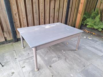 Kleutertafel van Schilte beschikbaar voor biedingen