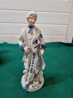 beeld man in pak blauw wit japans, Verzamelen, Beelden en Beeldjes, Ophalen of Verzenden