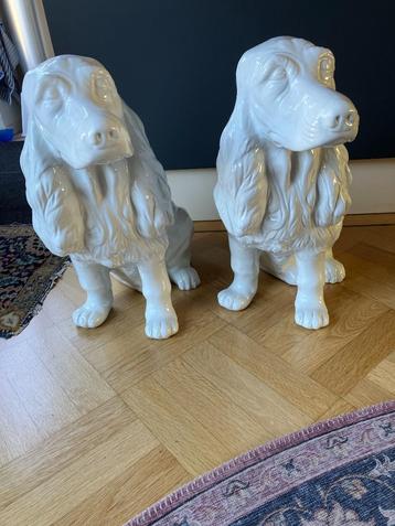 stenen honden cocker spaniels twee stuks 55 cm hoog wit beschikbaar voor biedingen