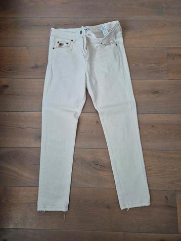 Nieuwe jeans van Lois  beschikbaar voor biedingen