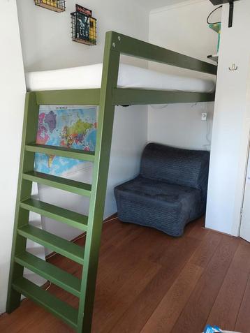 Hoogslaper hout groen beschikbaar voor biedingen