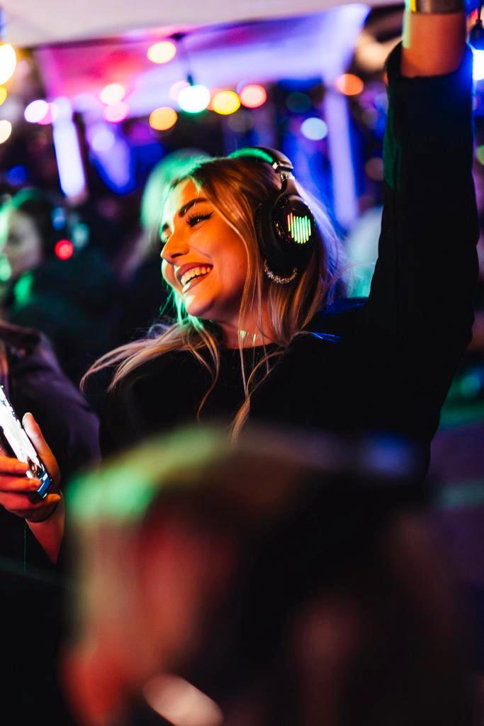 Silent Disco te huur!, Computers en Software, Headsets, Zo goed als nieuw, Ophalen of Verzenden