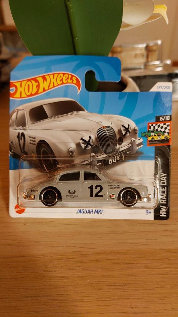 Hot Wheels Jaguar MK1 - HW Race Day, Hobby en Vrije tijd, Modelauto's | Overige schalen, Zo goed als nieuw, Auto, Ophalen of Verzenden