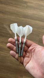 Dartpijlen te koop + extra's Rob cross voltage 25 gram, Sport en Fitness, Ophalen of Verzenden, Zo goed als nieuw, Pijlen